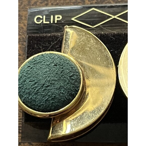 Gold Toned Half Moon & Green Clip On Earrings NWT VTG Sears Roebuck? 1980s - Picture 8 of 13